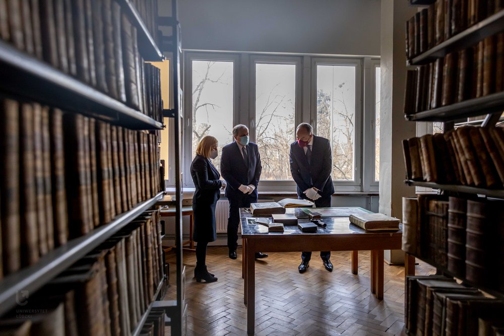 ambasador Luksemburga Paul Shmit w Bibliotece UŁ