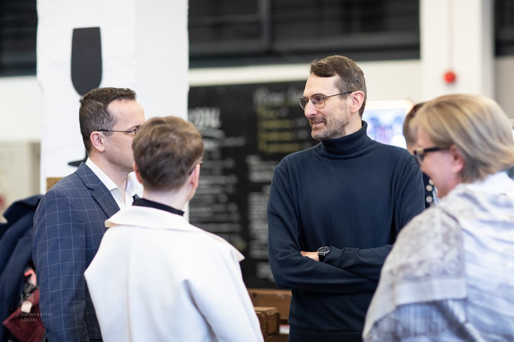 prof. Rafał Matera podczas rozmowy z uczestnikami spotkania