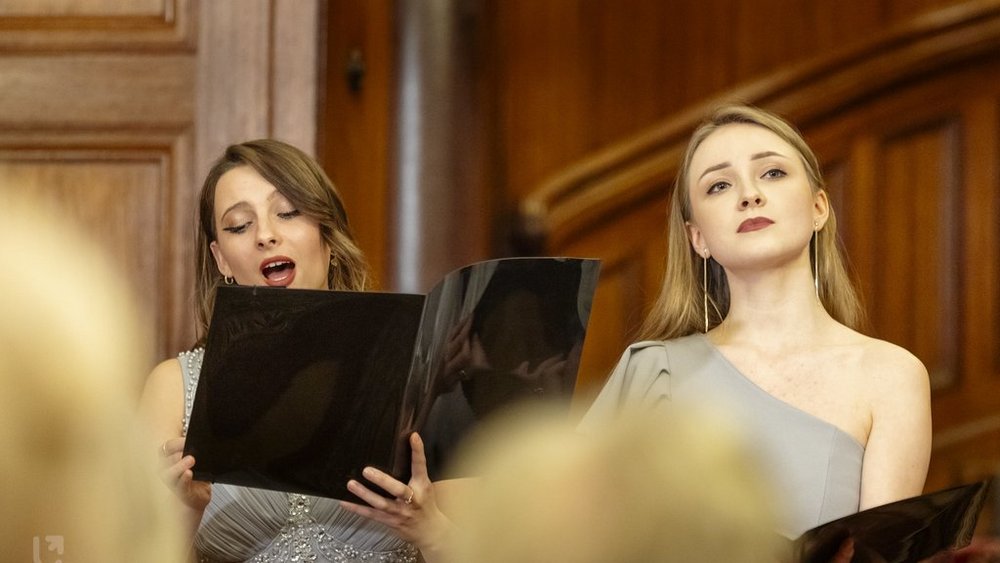 dwie śpiewające kobiety