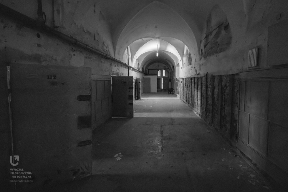 wnętrze więzienia