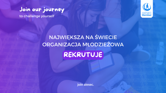 studenci uśmiechają się