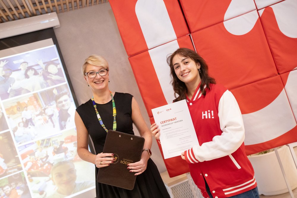 Prorektorka UŁ z jedną z mentorek UŁ