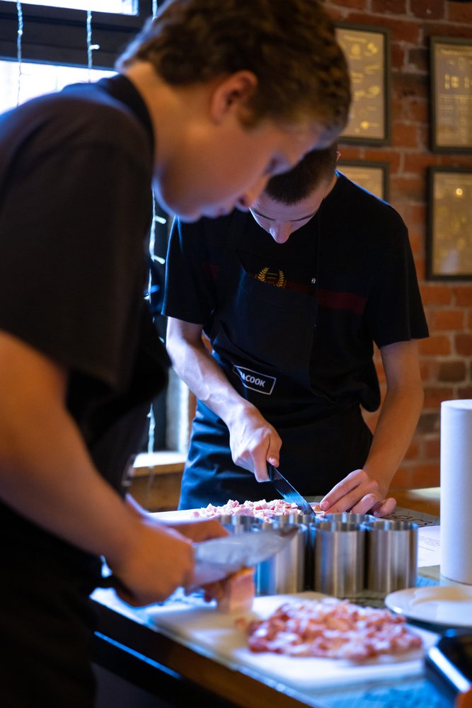 uczestnicy warsztatów kulinarnych