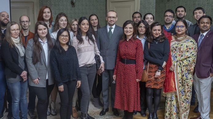 zdjęcie grupowe uczestników spotkania z prof. Łukaszem Boguckim i zespołem iHub