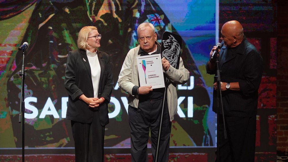 Andrzej Sapkowski odbiera Wiosło Kultury 2025