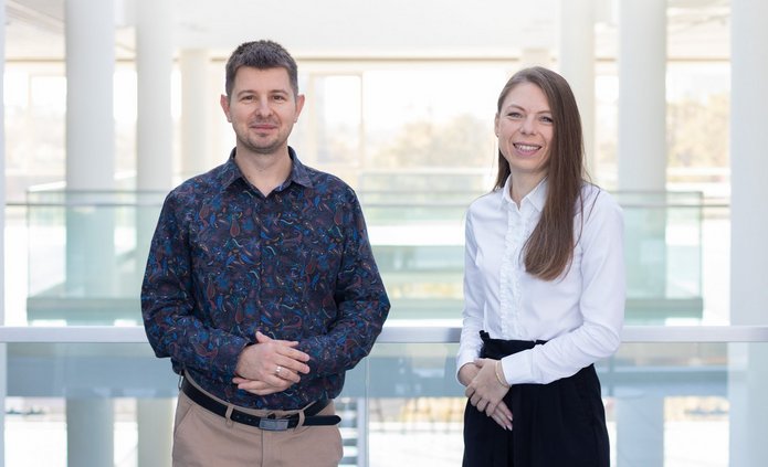 dr Jakub Gortat (WF UŁ) i dr hab. Justyna Piechocka (WCh UŁ)