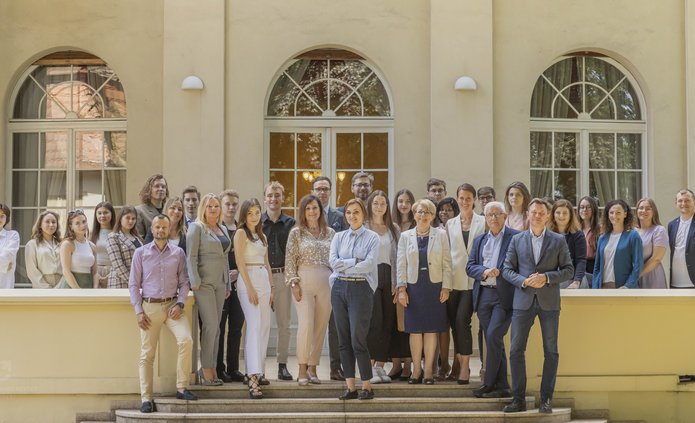 A group photo in front of the Biedermann’s Palace