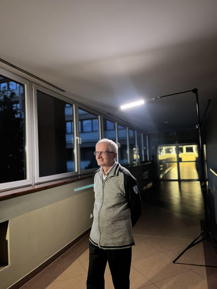 prof. Włodzimierz Bednarek podczas nagrania do programu