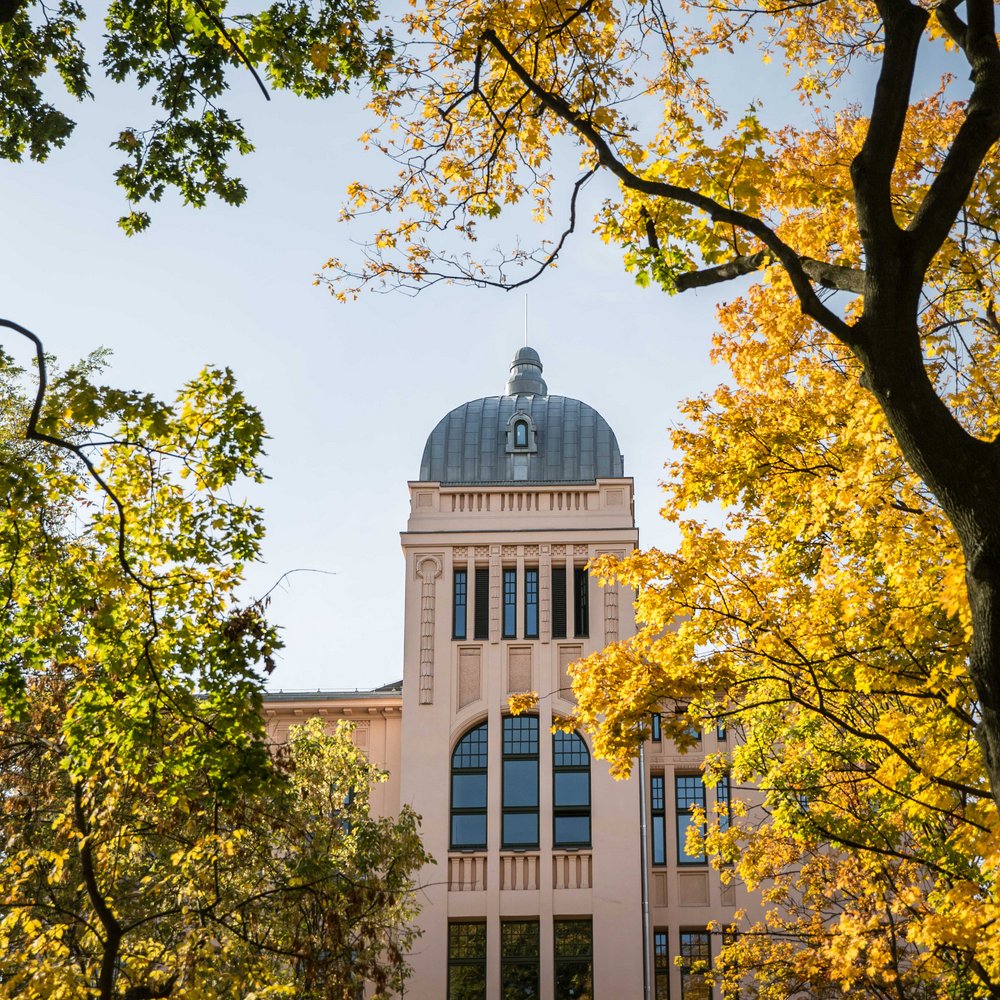 Zdjęcie Rektoratu UŁ - front budynku