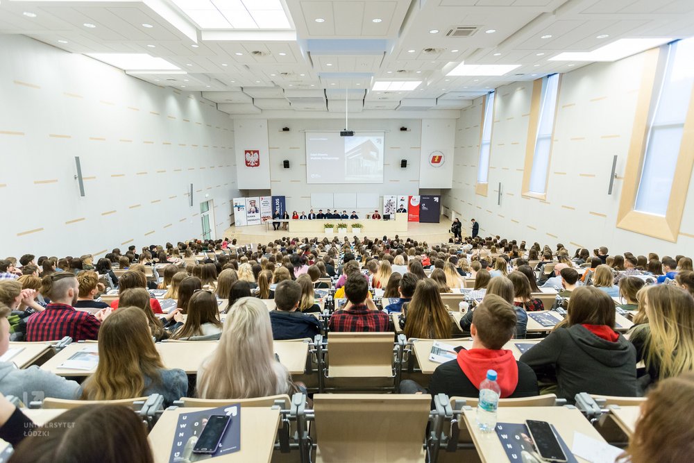 Aula na Wydziale Filologicznym UŁ ze studentami