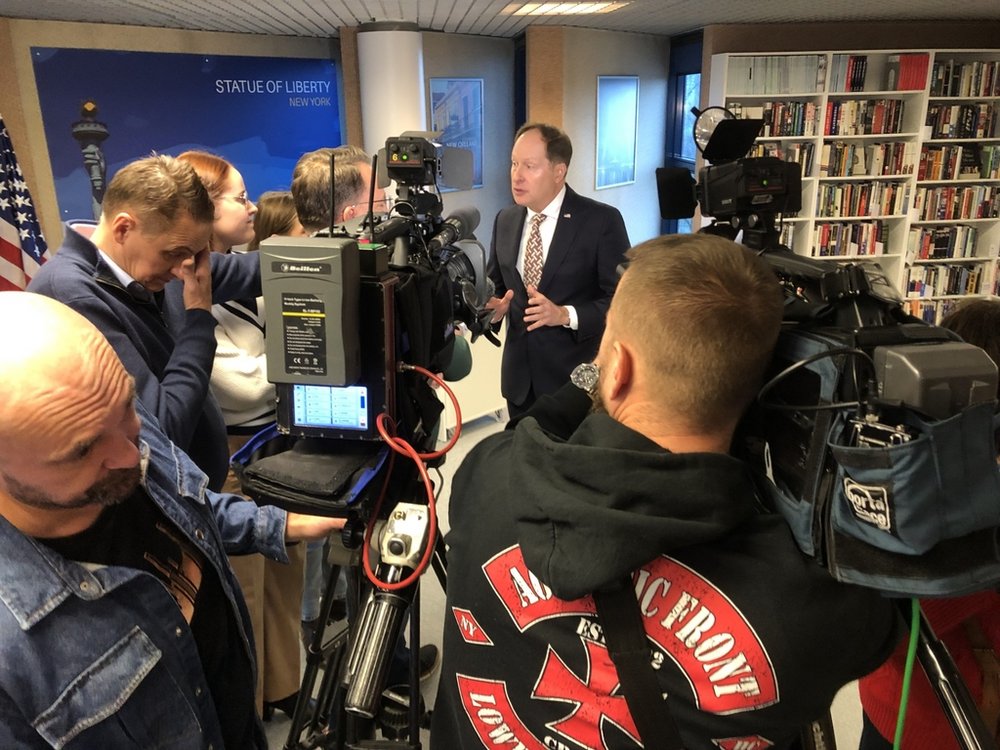 wizyta ambasadora USA w American Corner UŁ