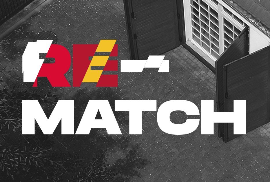 plakaty wydarzenia, zdjęcie wozowni przy Pałacu Biedermanna z napisem REMATCH