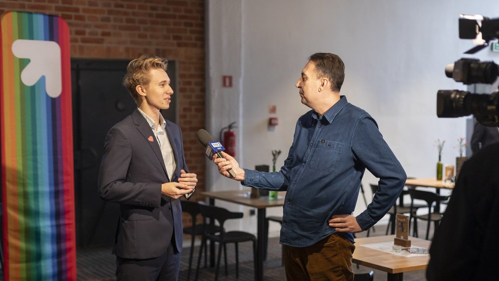 Jan Pastusiak podczas rozmowy z dziennikarzem