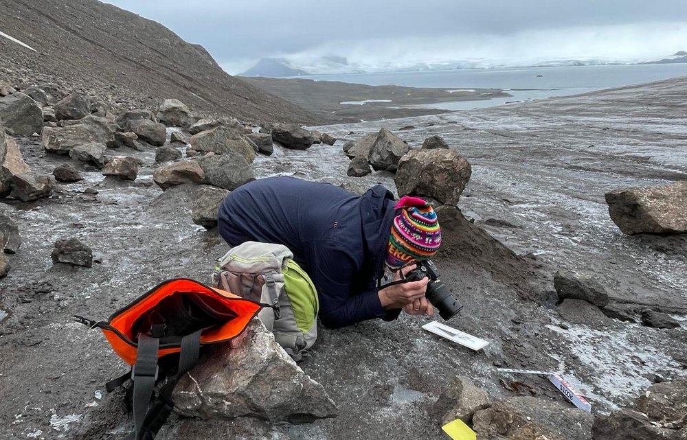 Badacz UŁ podczas pracy w Arktyce