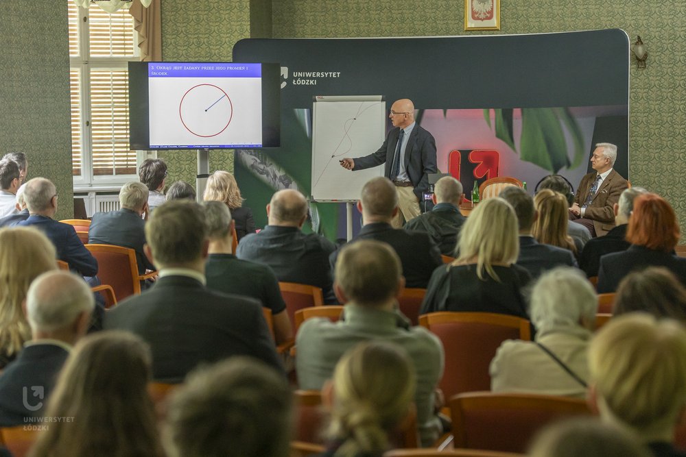 prof. dunajski podczas wykładu
