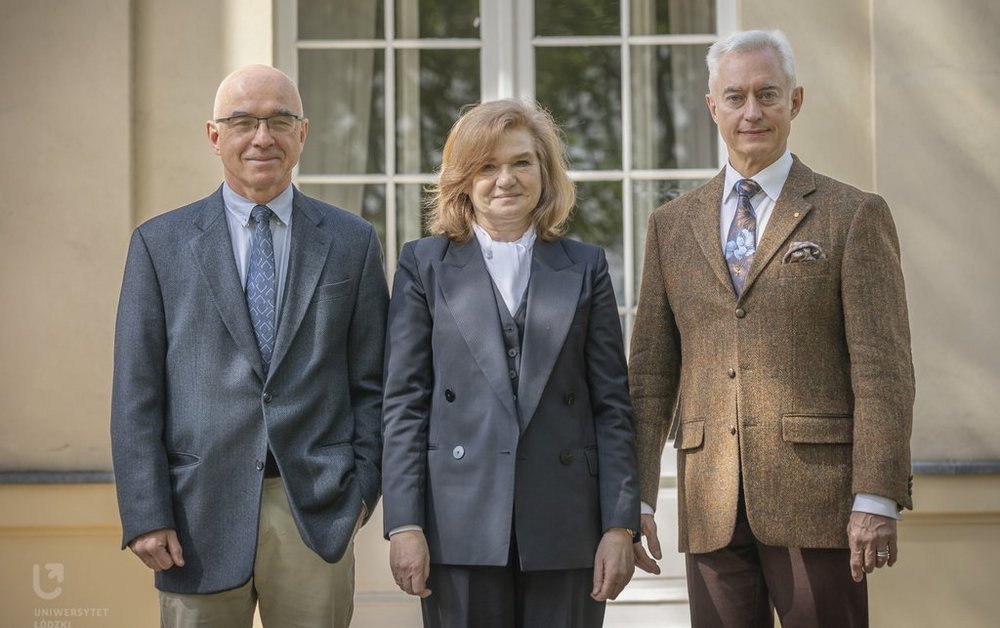 Dunajski, rektor, Welfe - pozują na schodach 