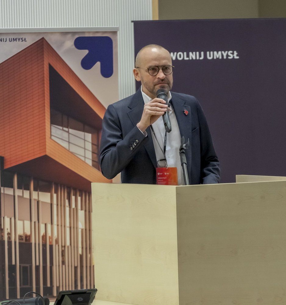 prof. Łukasz Bogucki podczas powitania 