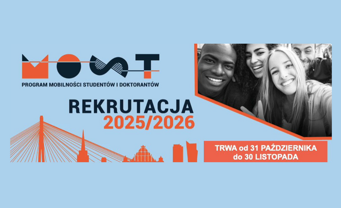Na jasnoniebieskim tle logo „MOST – Program Mobilności Studentów i Doktorantów” (kolory: granat i pomarańcz) oraz duży napis „REKRUTACJA 2025/2026”. Po lewej sylwetki miejskich budynków i mostu w kolorze pomarańczowym. Po prawej zdjęcie grupy uśmiechniętych młodych osób, w ramce z pomarańczową obwódką. W dolnej części pomarańczowy pasek z napisem „TRWA od 31 PAŹDZIERNIKA do 30 LISTOPADA