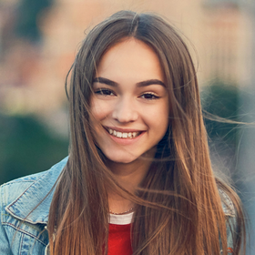 Uśmiechająca się dziewczyna