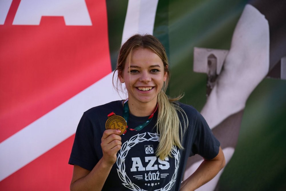 Portret Klaudii Wojtunik ze złotym medalem
