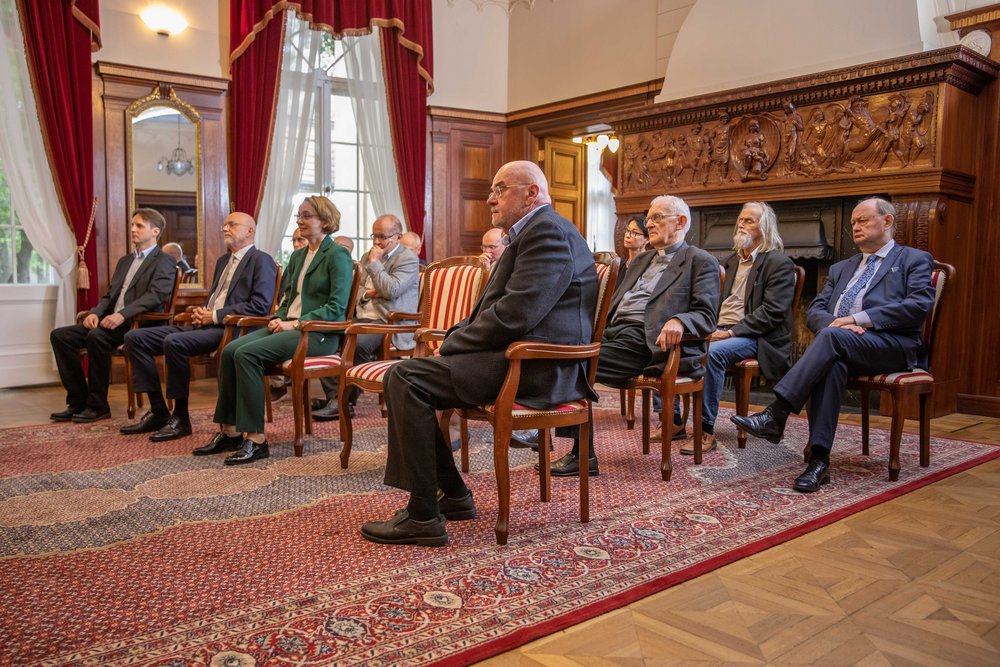 Kolegium Refleksji w sali kominkowej