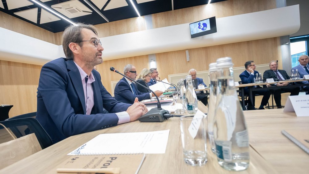 Rektor UŁ, prof. dr hab. Rafał Matera, podczas posiedzenia KRUP