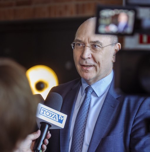 Dr Paweł Kowalski z Wydziału Studiów Międzynarodowych i Politologicznych UŁ, podczas briefingu prasowego