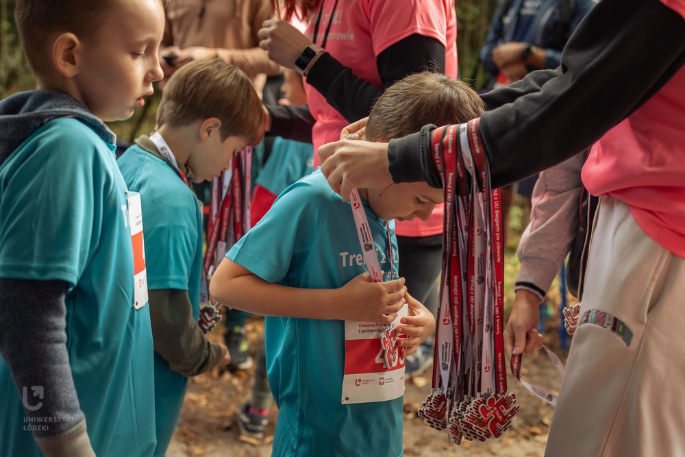 bieg dzieci i wręczenie medali