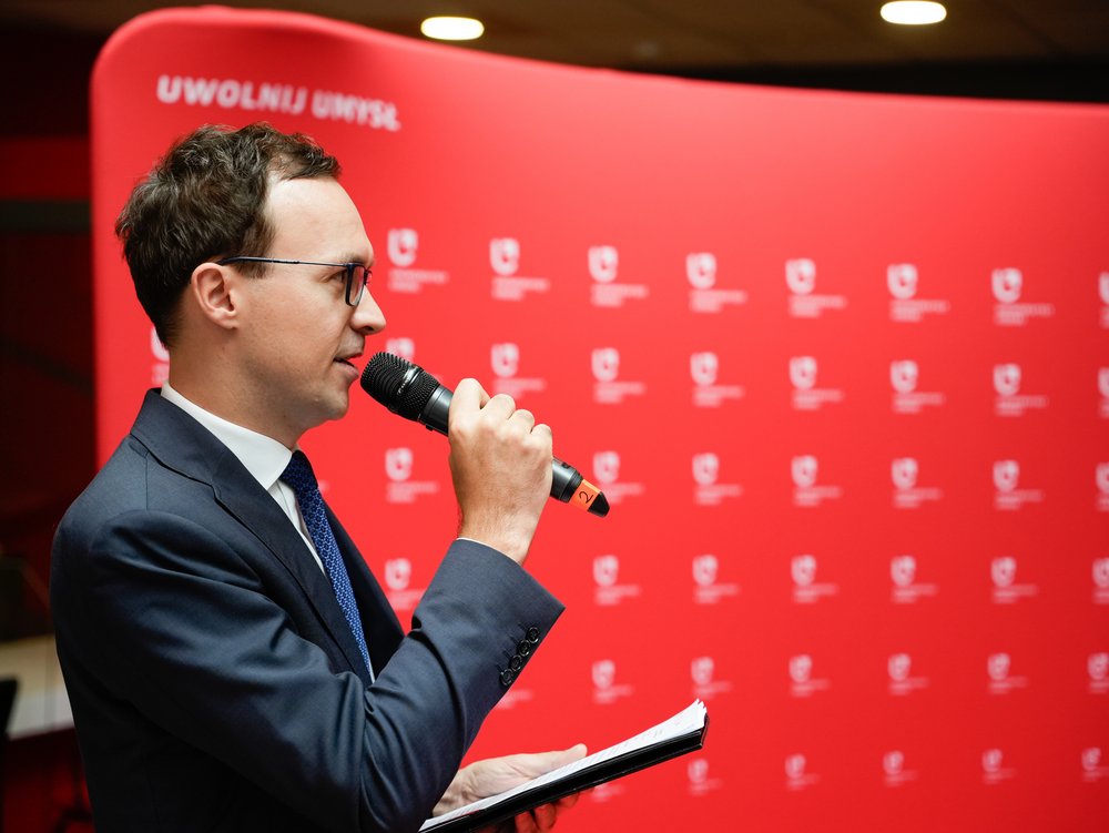 Przemysław Fabjanowski podczas otwarcia Targów Pracy UŁ