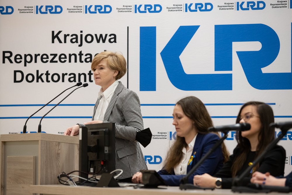 Rektor UŁ prof. Elżbieta Żądzińska otwiera posiedzenie Krajowej Reprezentacji Doktorantów w 2022 roku