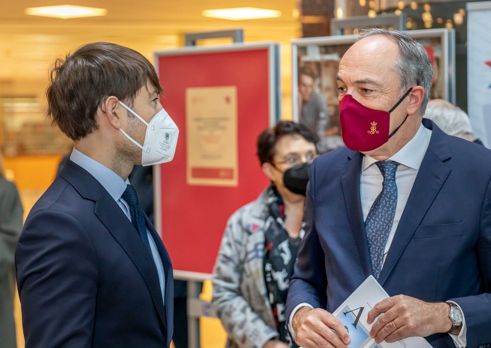 ambasador Luksemburga podczas wernisażu