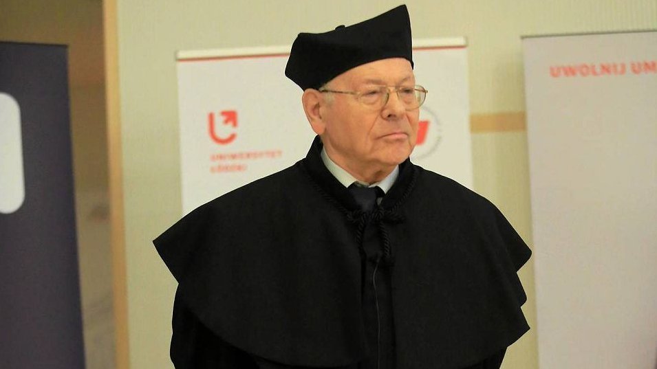 profesor Krzysztof Pomian podczas uroczystości przyznania DHC UŁ