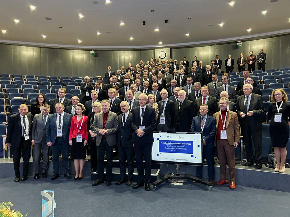 uczestnicy zgromadzenia plenarnego KRASP na sali obrad
