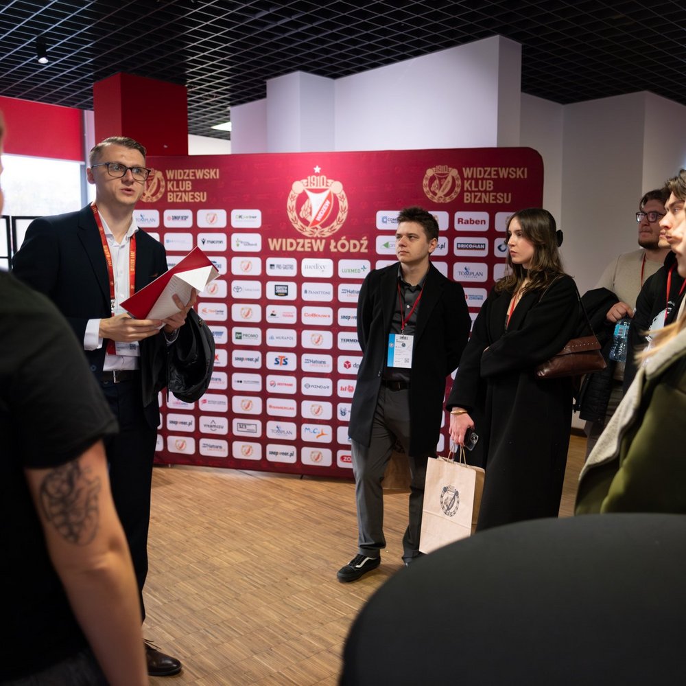 Studenci dziennikarstwa UŁ na stadionie Widzewa Łódź