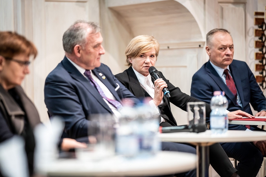 Rektor UŁ podczas debaty