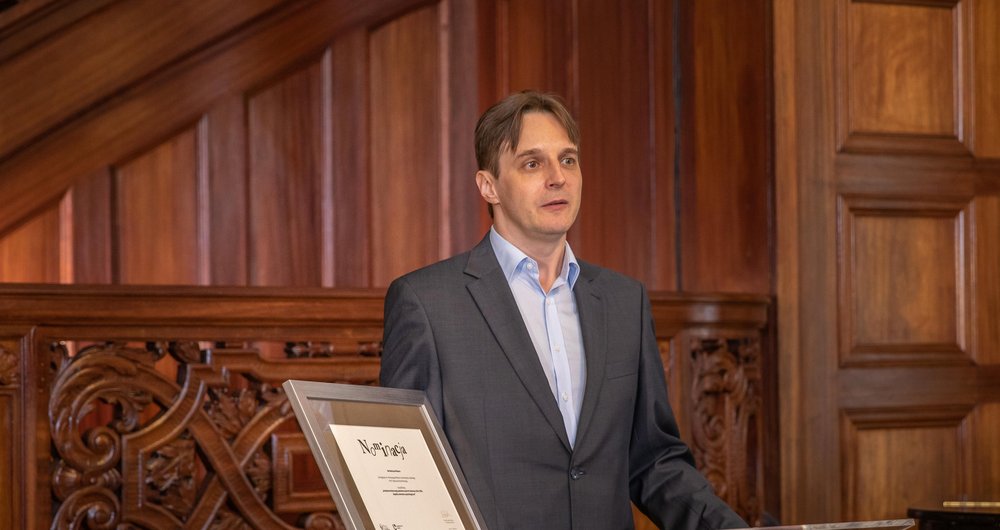 Mariusz Mazur na mównicy