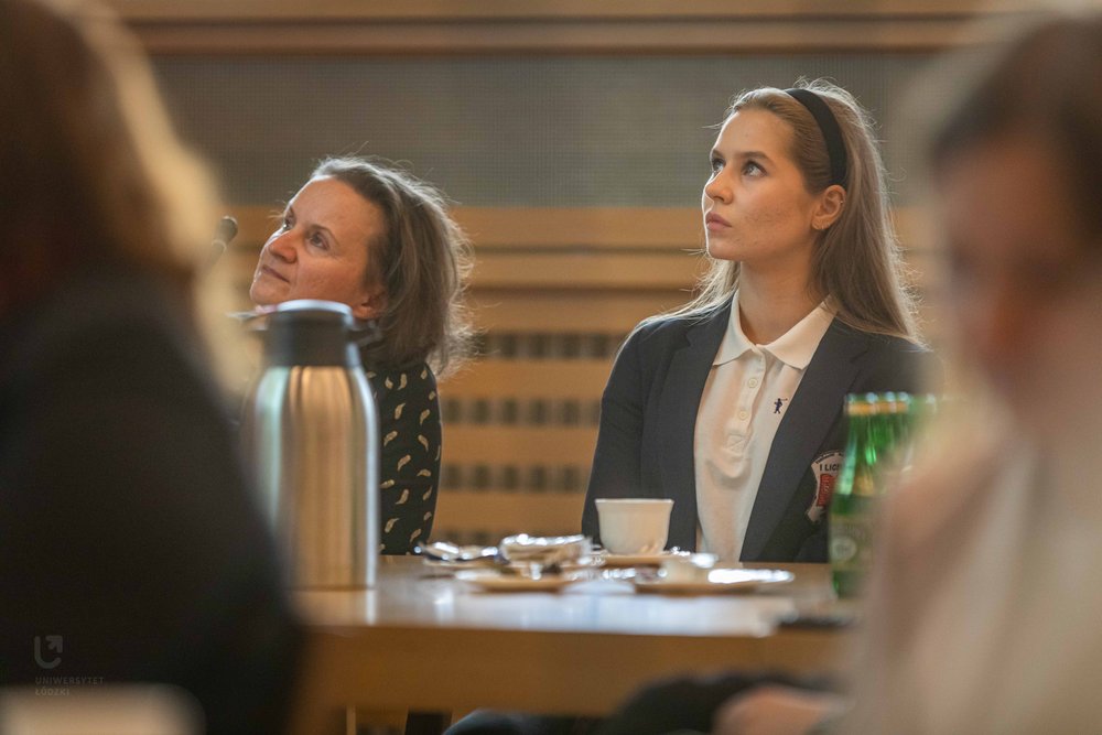 2 uczestniczki spotkania siedzące w Sali Senatu UŁ