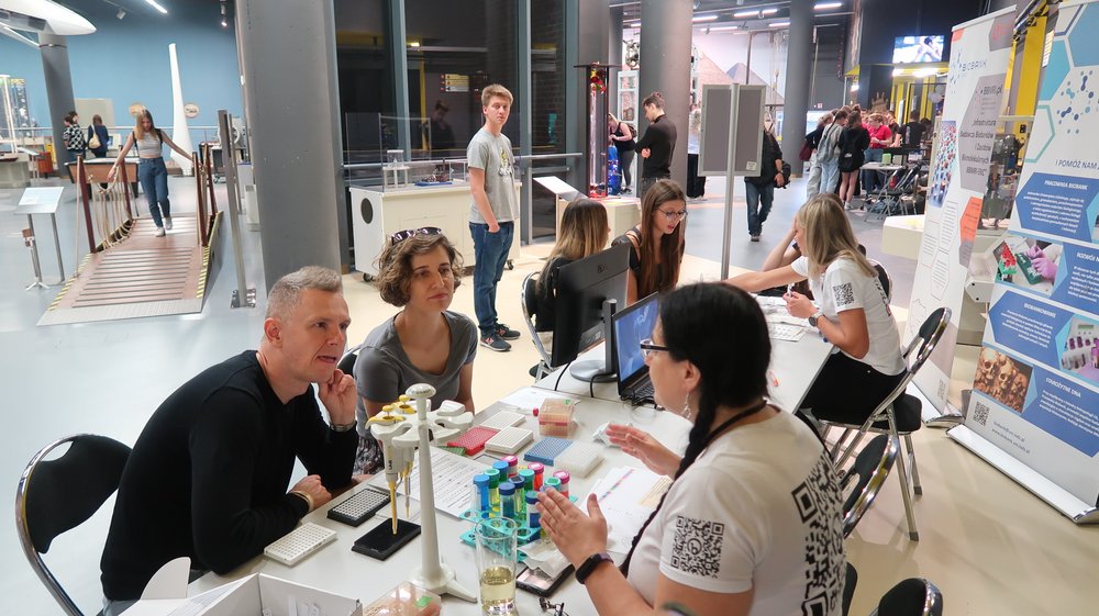 widok na stoisko Biobank UŁ