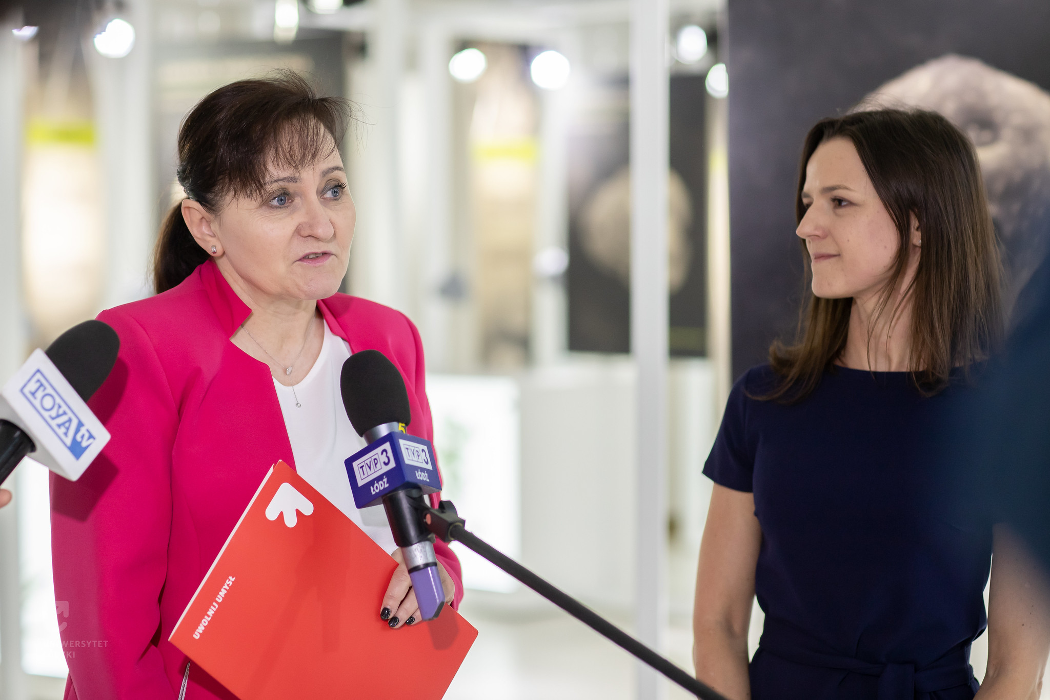 zdjęcie z podpisania umowy