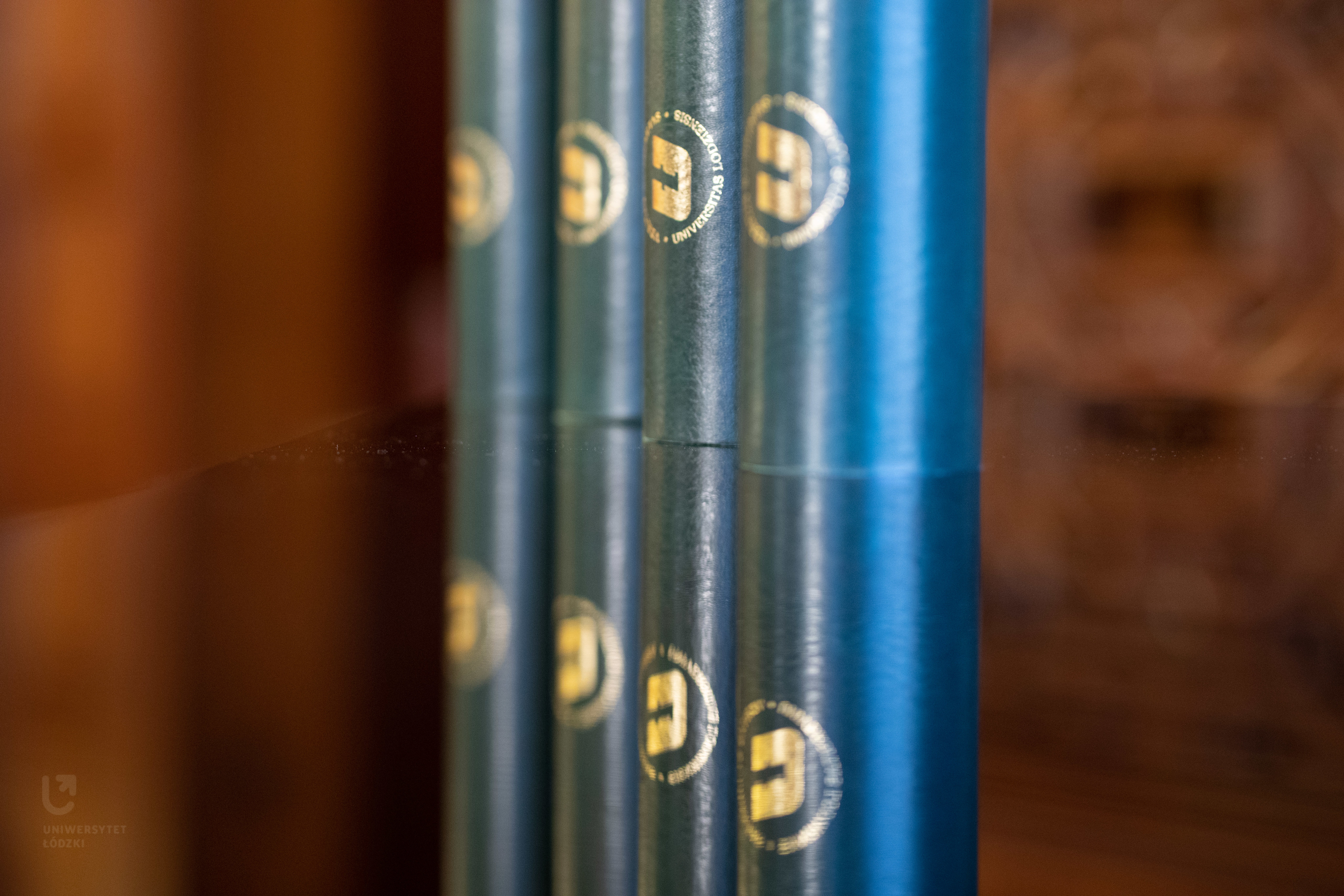 Tuby z dyplomami doktorskimi