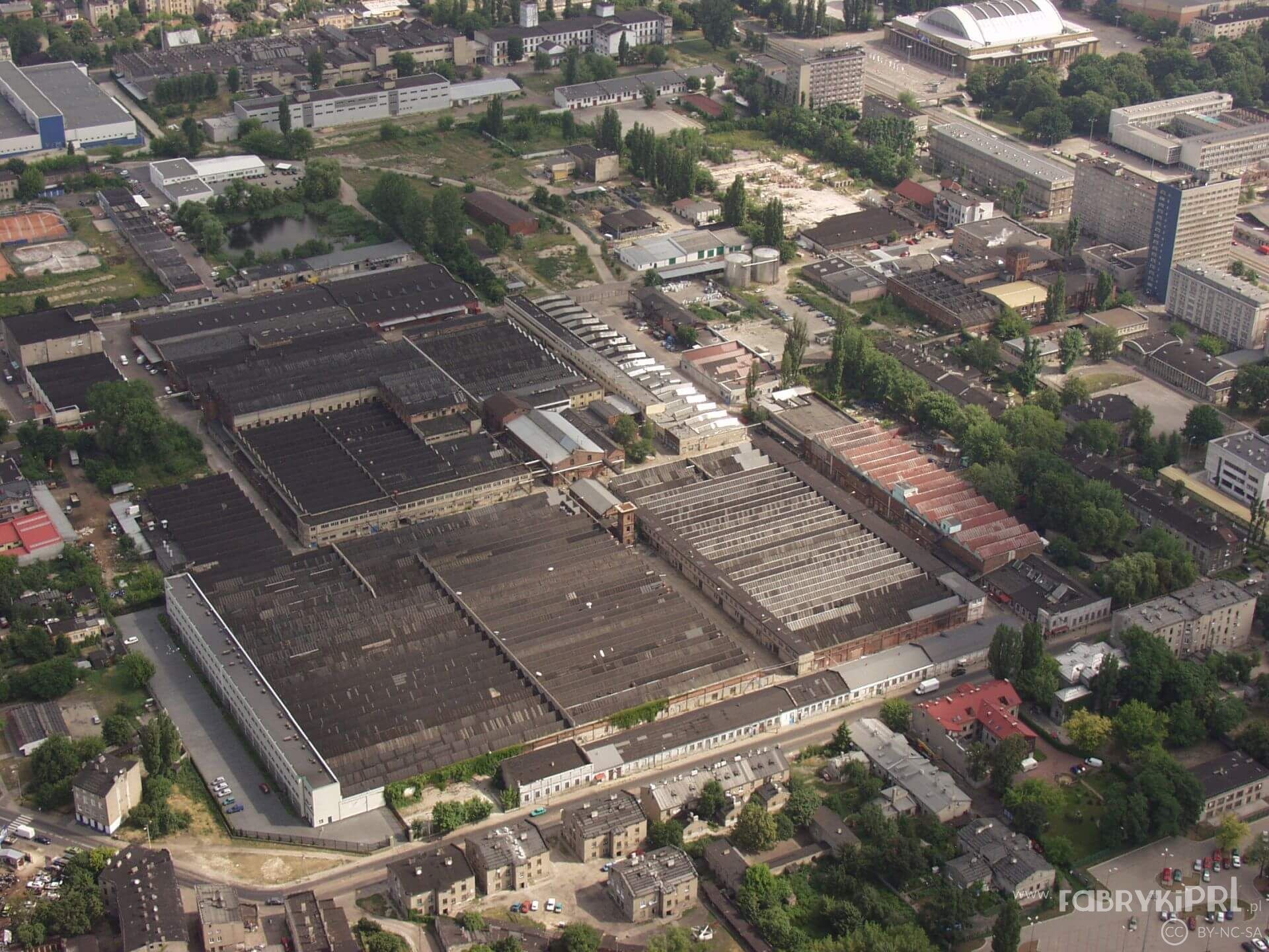 Zabudowania fabryczne widziane z lotu ptaka