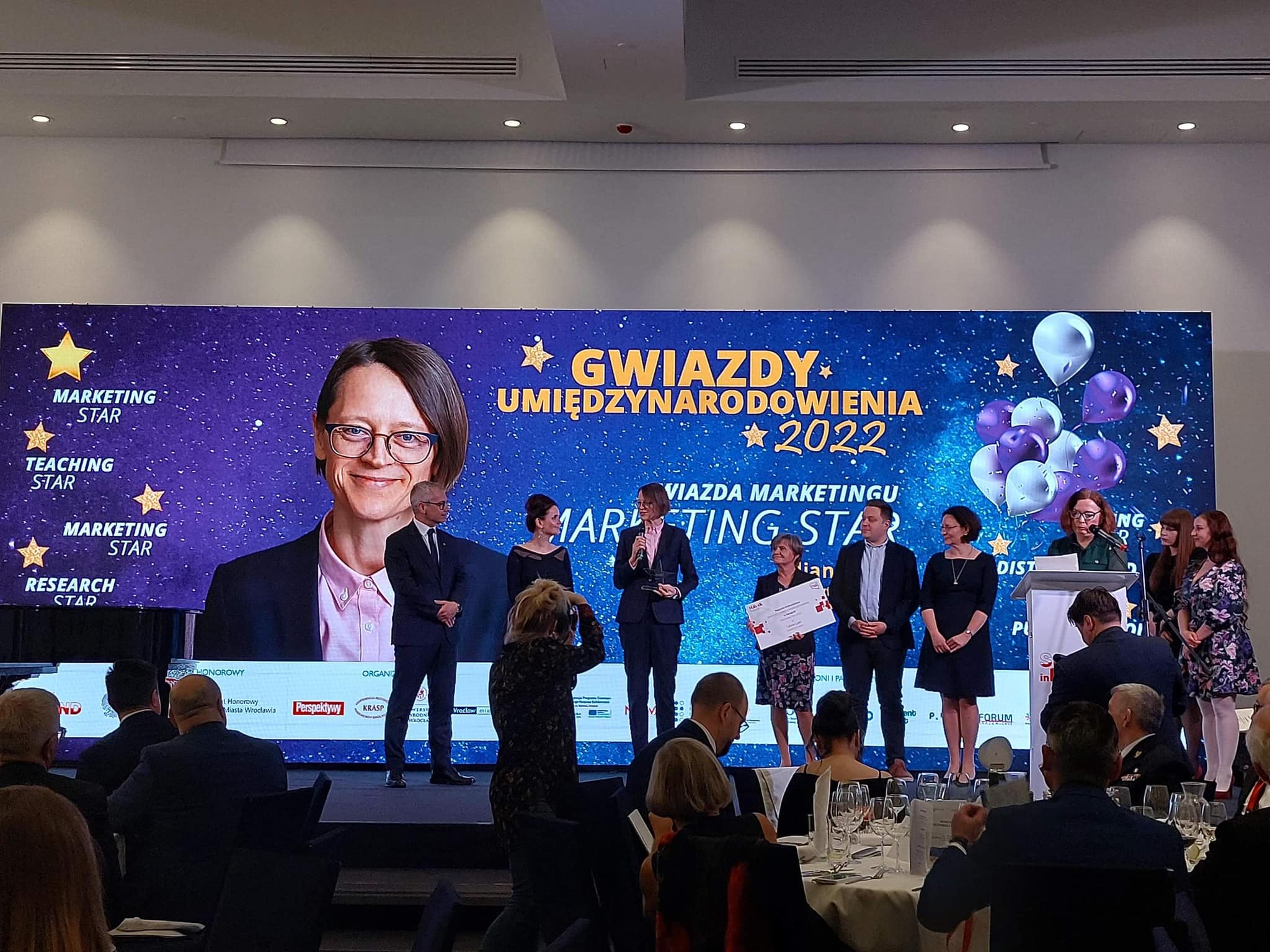 wręczenie nagrody podczas gali