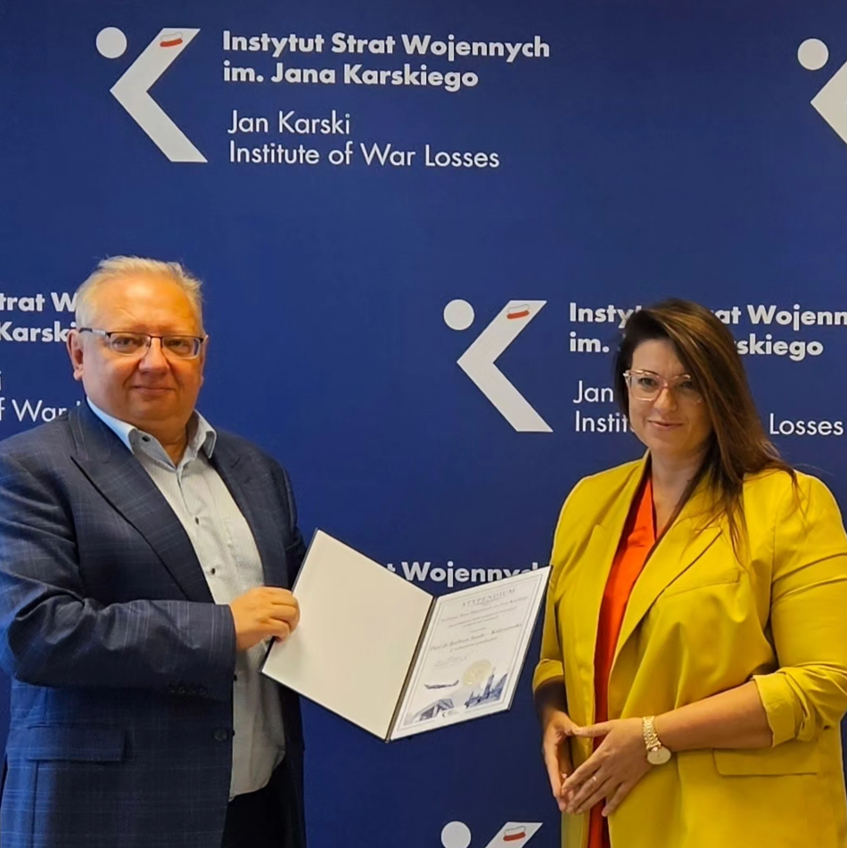 Barbara Jundo-Kaliszewska odbiera stypendium