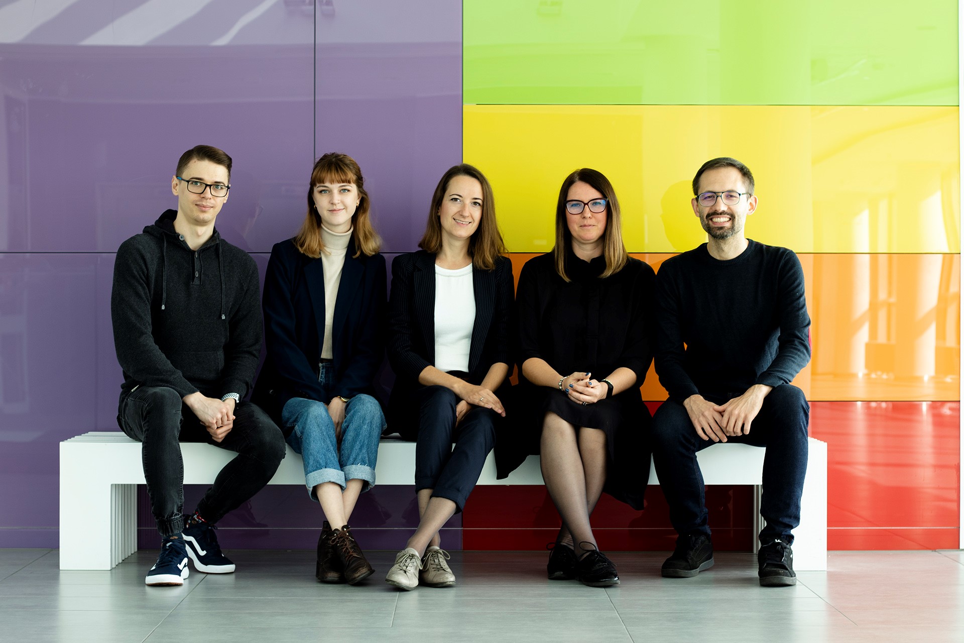 Zespół projektowy z UŁ w postawie siedzącej 