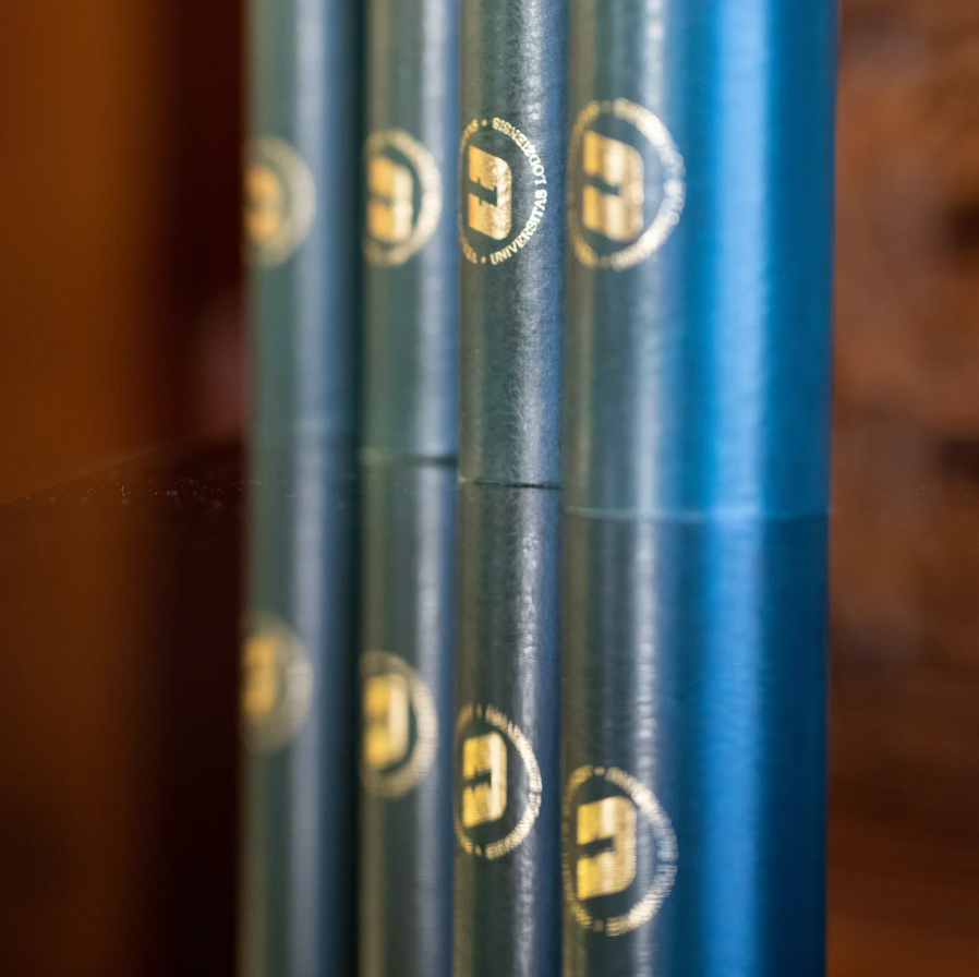 Dyplomy doktorskie w tubach