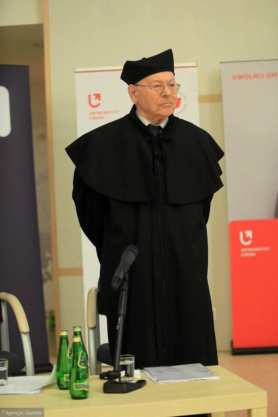 profesor Krzysztof Pomian podczas uroczystości przyznania DHC UŁ