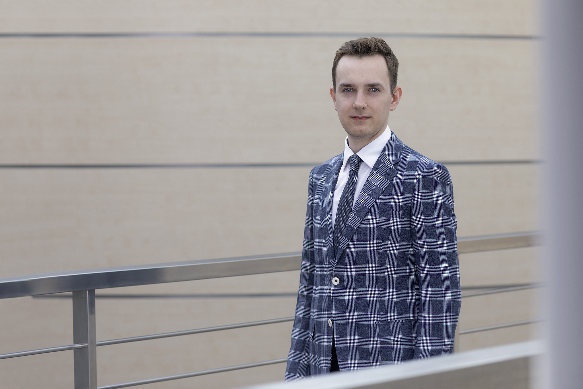 kolorowe zdjęcie przedstawiające magistra Sebastiana Czechowicza