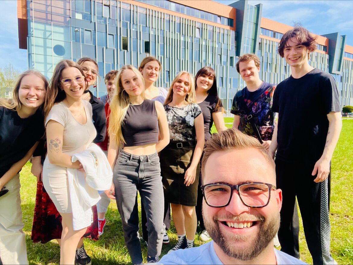 dr Tomasz Ciesielski i jego studenci