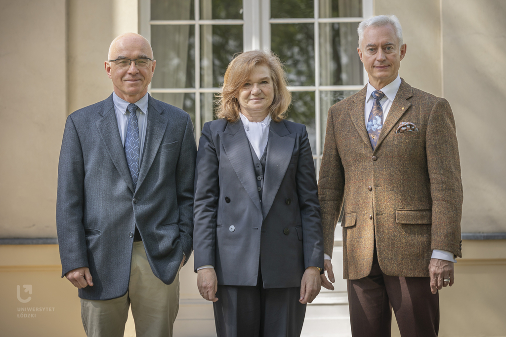 Dunajski, rektor, Welfe - pozują na schodach 