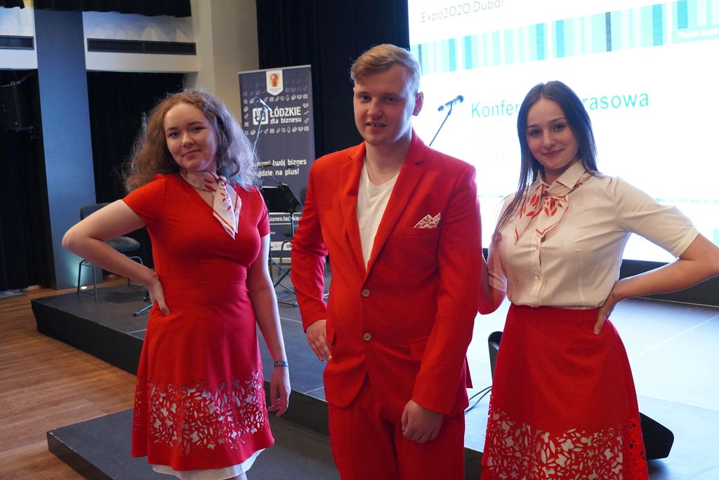 studenci UŁ w strojach na EXPO 2020